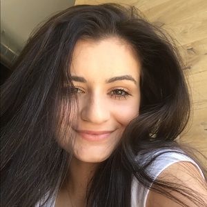 Meet your Posher, Abigail